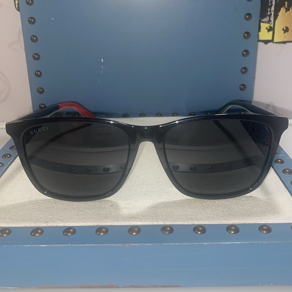 New Dark Grey Polarized Square Men's Sunglasses
Model No. GG0404S 008 - Picture 4 of 9